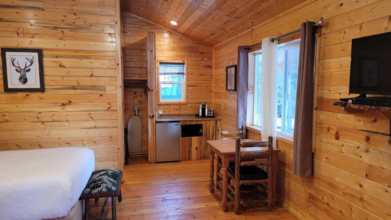 Riverfront Motel & Cabins Thompson Falls 外观 照片