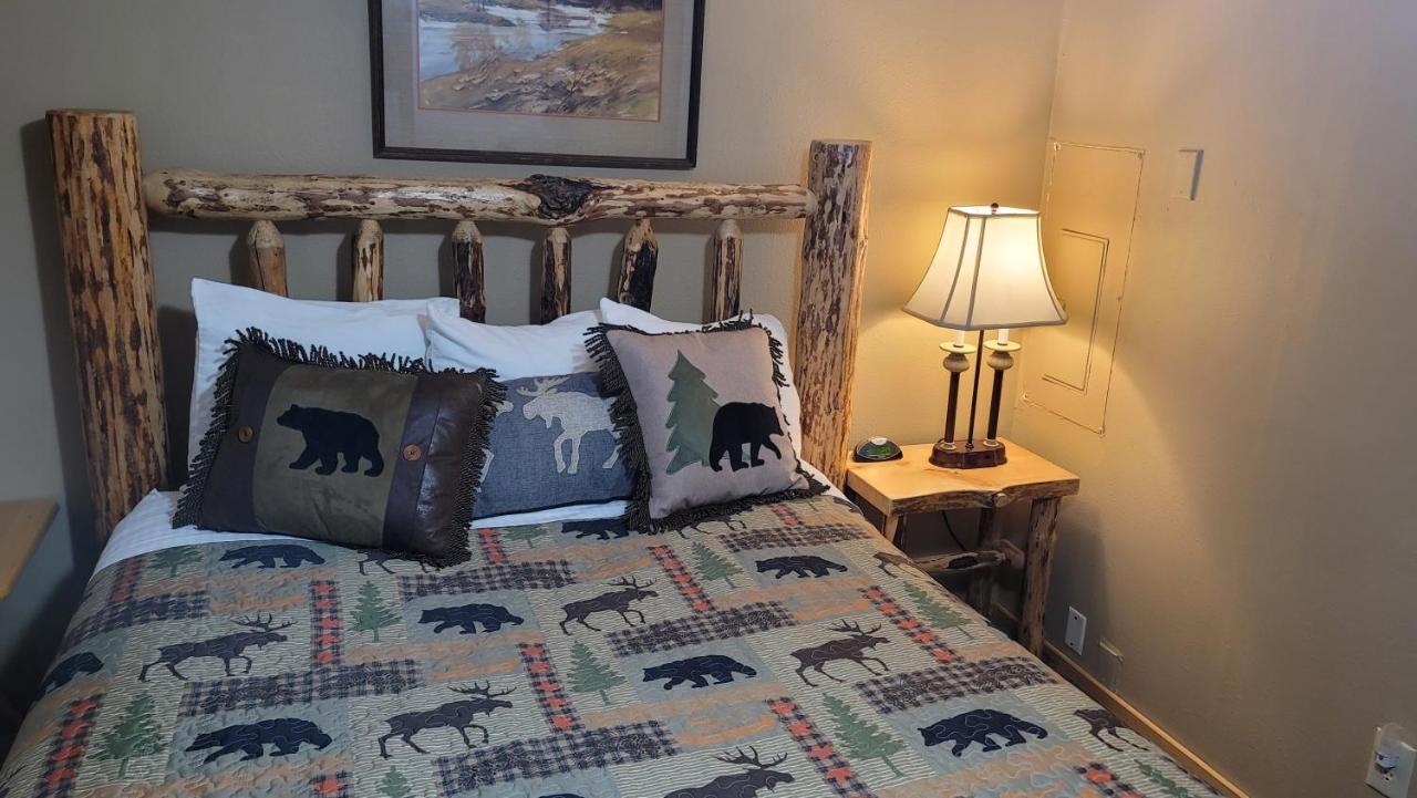 Riverfront Motel & Cabins Thompson Falls 外观 照片