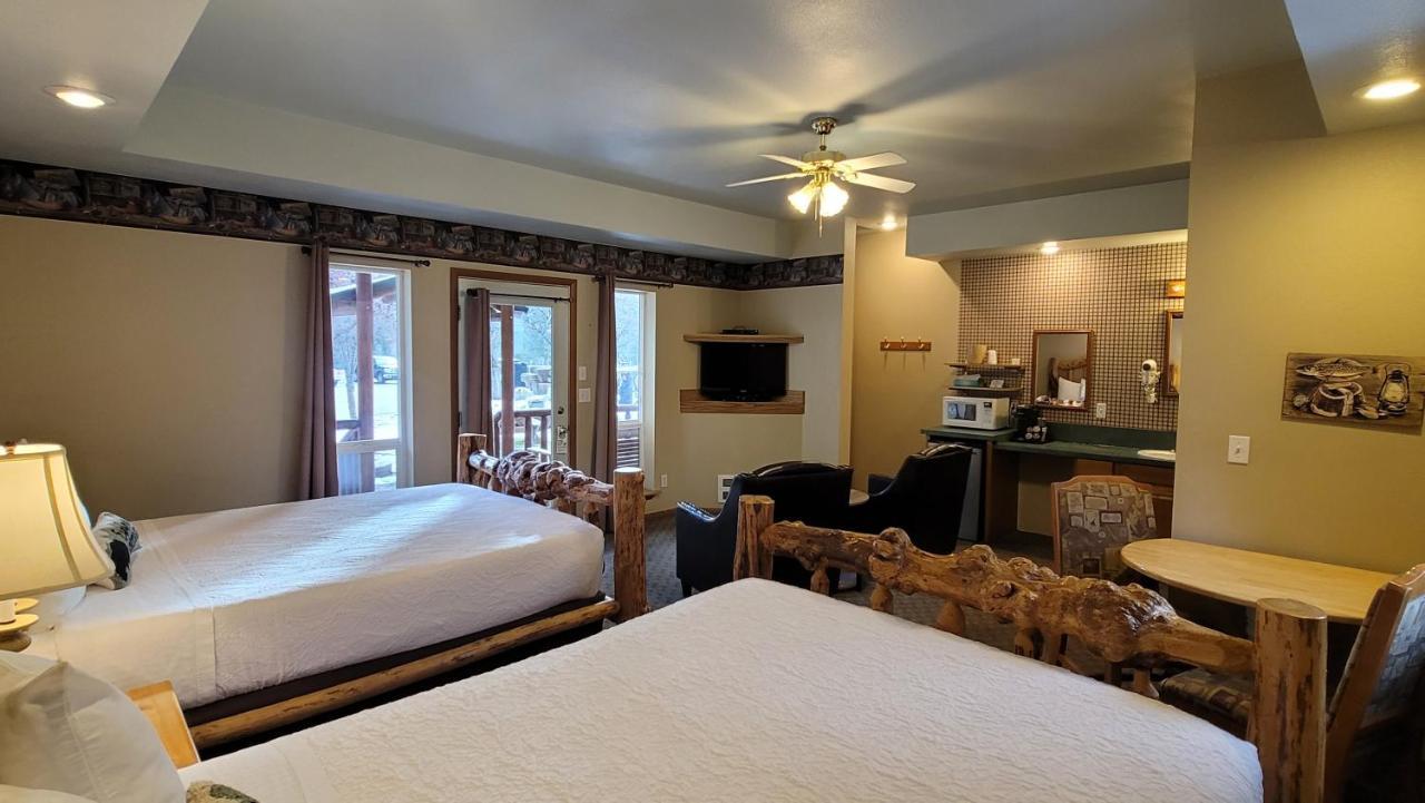 Riverfront Motel & Cabins Thompson Falls 外观 照片