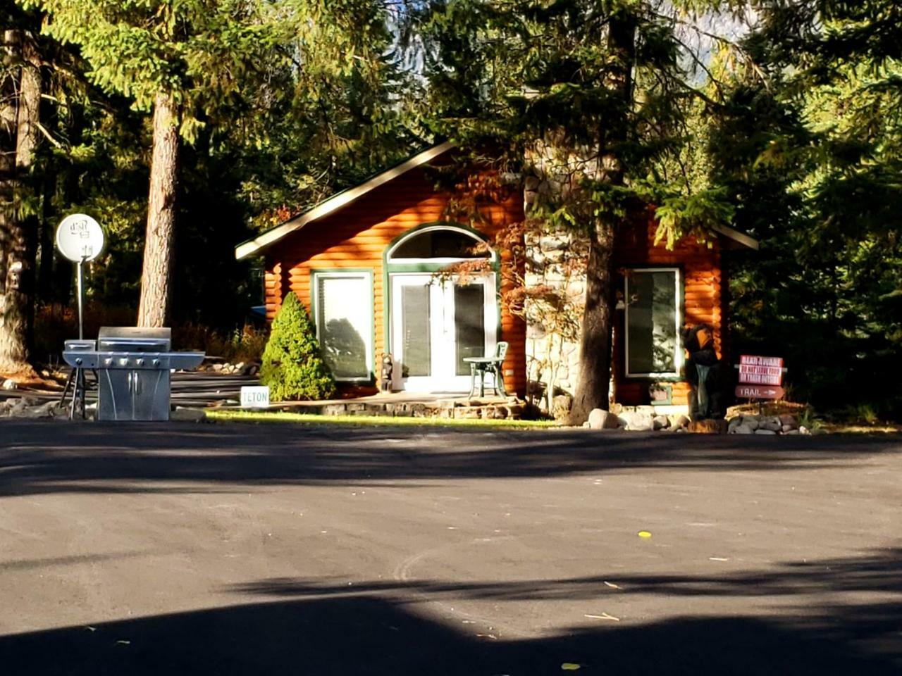 Riverfront Motel & Cabins Thompson Falls 外观 照片